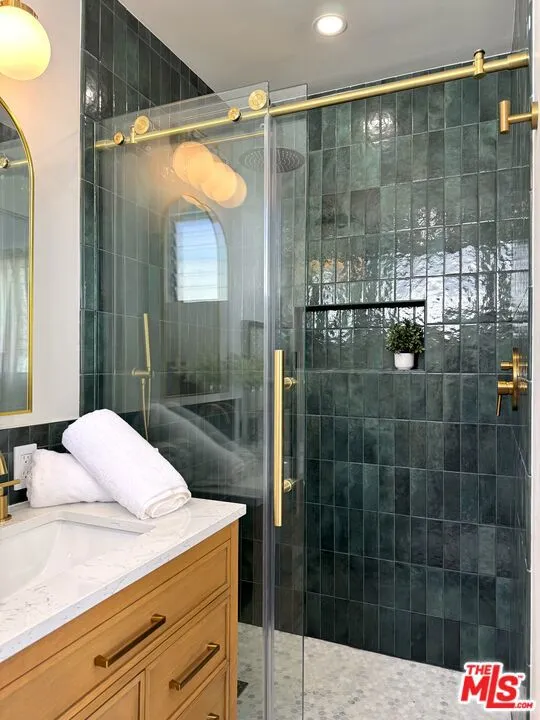 4579 Ambrose Avenue 8, Los Angeles, California 90027 home-pic-24